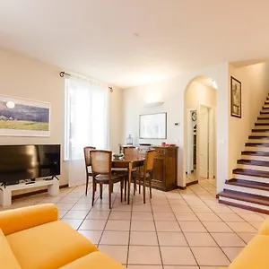  Apartment Flat 13: Elegante E Luminoso Con Terrazzo Privato Italy